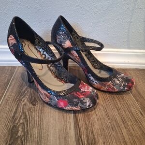 Poetic License Floral Stapped Pumps